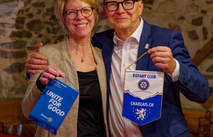 Sandrine Moesching-Hubert, President RC Chablais.ch with DG 2025-26 Jouni K. Heinonen. Photo: Jacques Gamboni