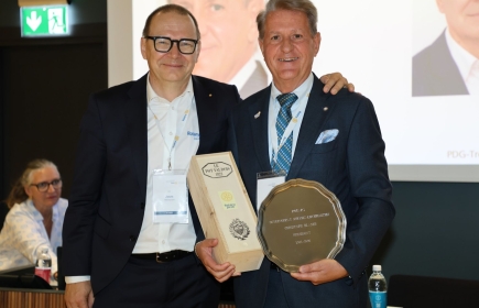 Christoph Blaser hands over the presidency of the Swiss Conference of Governors to Jouni Heinonen. Continuity and commitment.